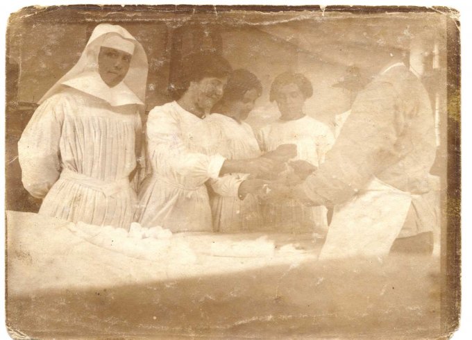 100 - Pendant la première guerre, la maternelle a été transformée en infirmerie