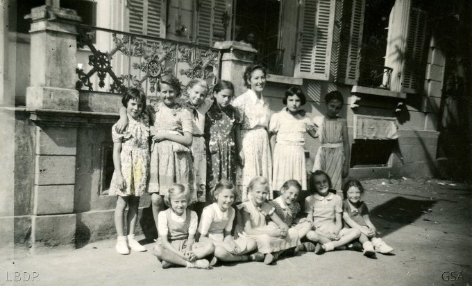 37 - Quelques wihriennes en colonie de vacances à Ribeauvillé en 1950