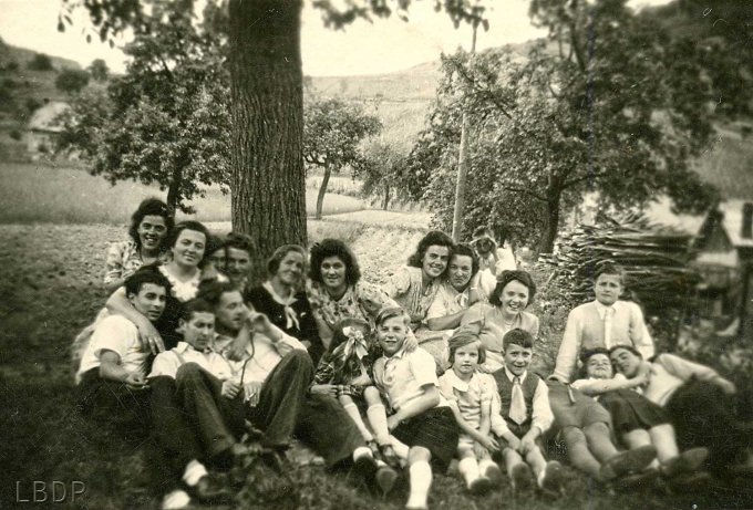 42 - Le 18 mai 1946 ; les photos 41. 42 et 43 ont été prises à l'emplacement de la pharmacie de Wihr-au-Val