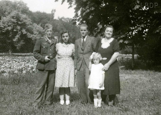 29 - Adèle et Joseph à la Roberstau à Strasbourg en 1944