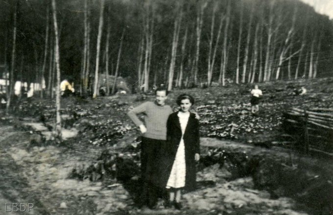 08 - Adèle pendant une balade en avril 1939