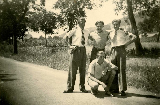 093 - Sur la route de Walbach le 14 juillet 1949