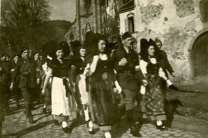 07 - Wihr-au-Val fête la libération le 14 juillet 1945