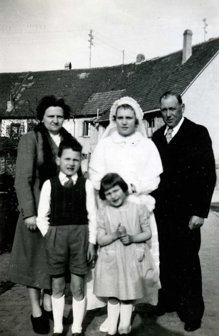 05 - La communion de Zimmermann Suzanne en 1955
