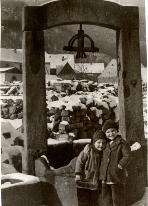 32 - Dans les ruines de Wihr-au-Val en 1943