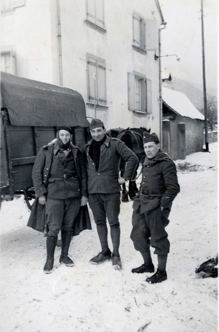 62 - Des soldats à Wihr-au-Val en 1945