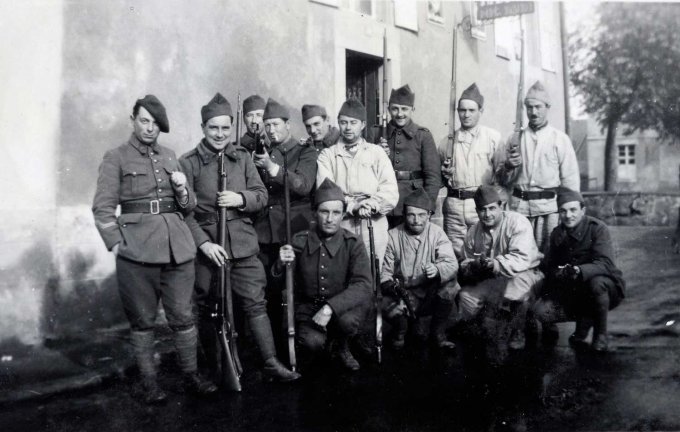 58 - Des artilleurs à Wihr-au-Val en 1945