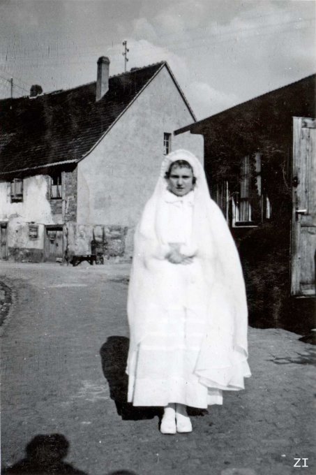 36 - La communion de Zimmermann Suzanne - 1955