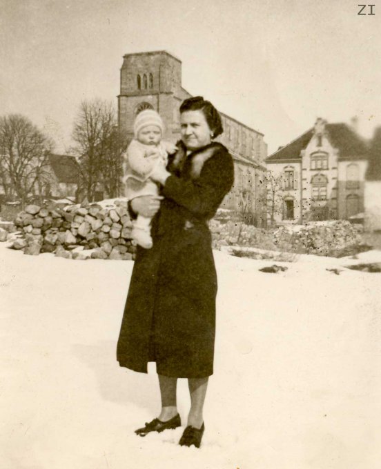 04 - Zimmermann Cécile née Kempf et la petite Suzanne - Février 1942
