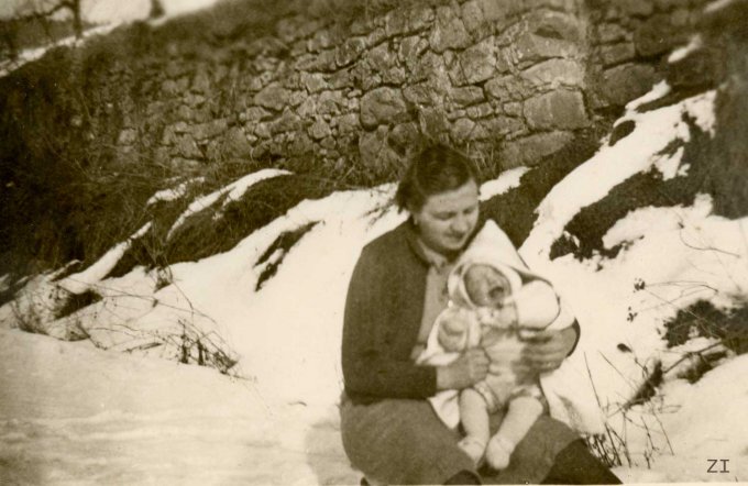 03 - Zimmermann Cécile née Kempf et la petite Suzanne - Février 1942