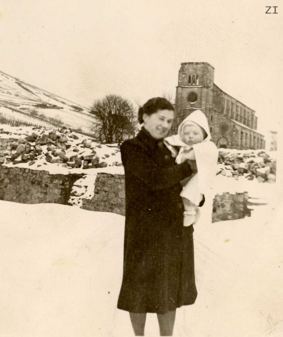 01 - Zimmermann Marie née Singler et la petite Suzanne - Février 1942