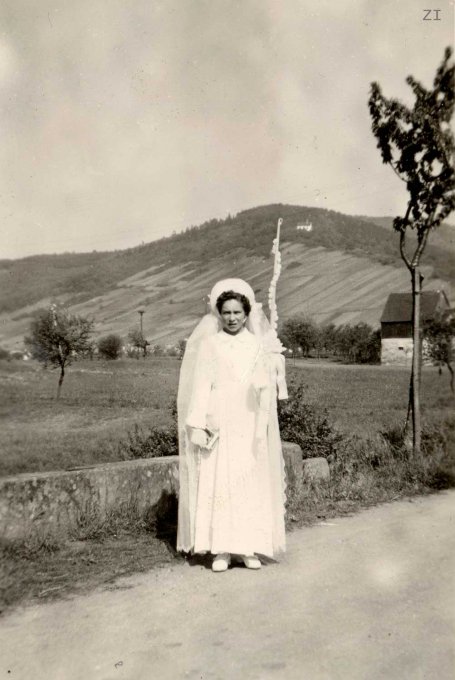 27 - La communion de Bessinger Arlette en 1951