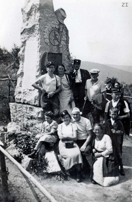 24 - Un exercice de la Croix Rouge en 1938