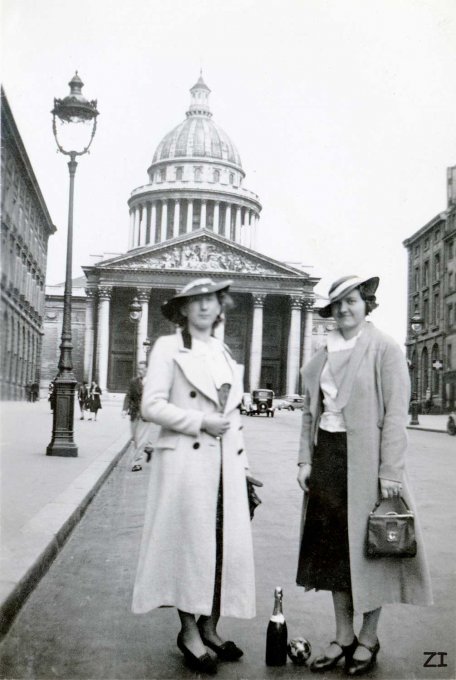 16 - Devant le Panthéon - 1936