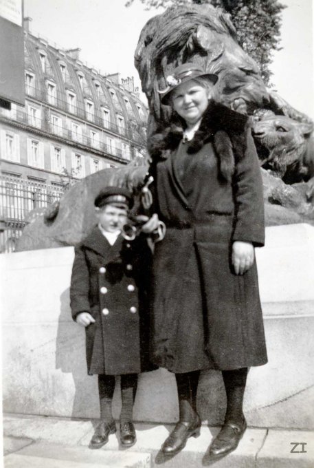 10 - Kempf Marcel et sa maman Kempf Eugénie à Denfert Rochereau - 1936