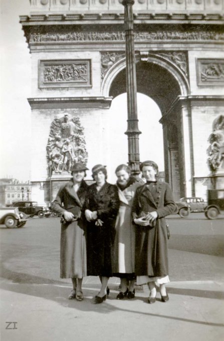 08 - Devant l'Arc de Triomphe - 1936