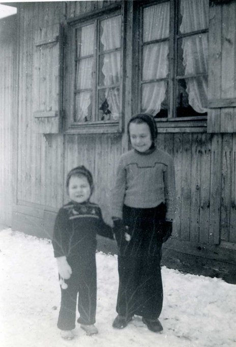 40 - Aimé et Suzanne en 1950. Ils habitaient dans une baraque située en face de l'ancienne école des garçons.