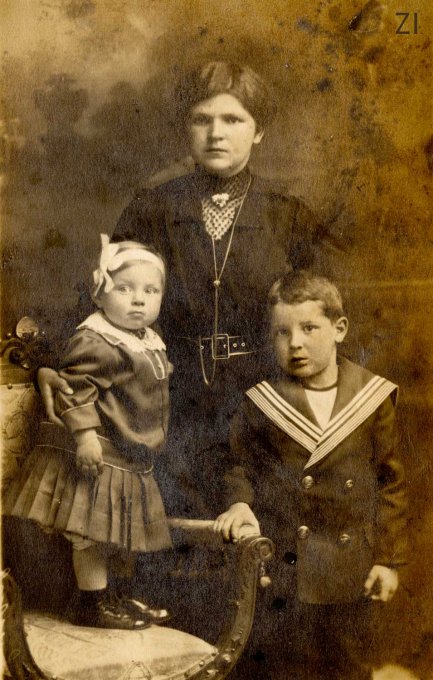 01 - Kempf Eugénie et ses enfants