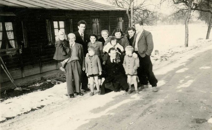 34 - Devant la baraque N° 26, sur la route de Walbach - hiver 1953-1954