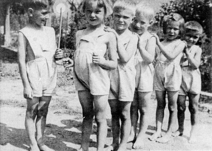 87 - Im Kindergarten en 1942