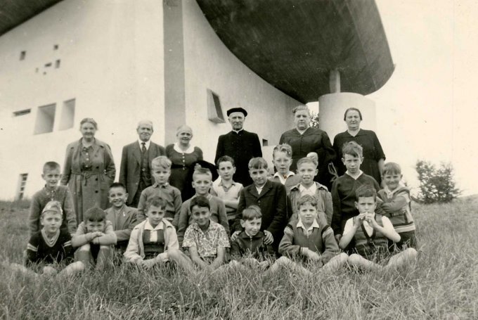 23 - Une excursion des servants de messe à Ronchamp