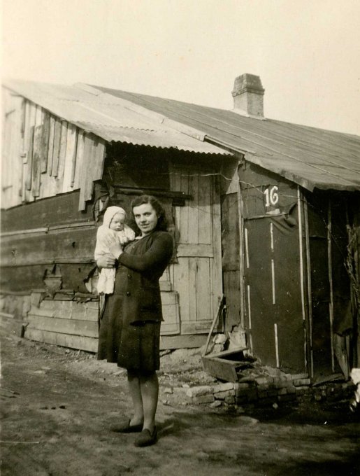 05 - Beyer Adèle et son fils André à Holtzwihr début 1948