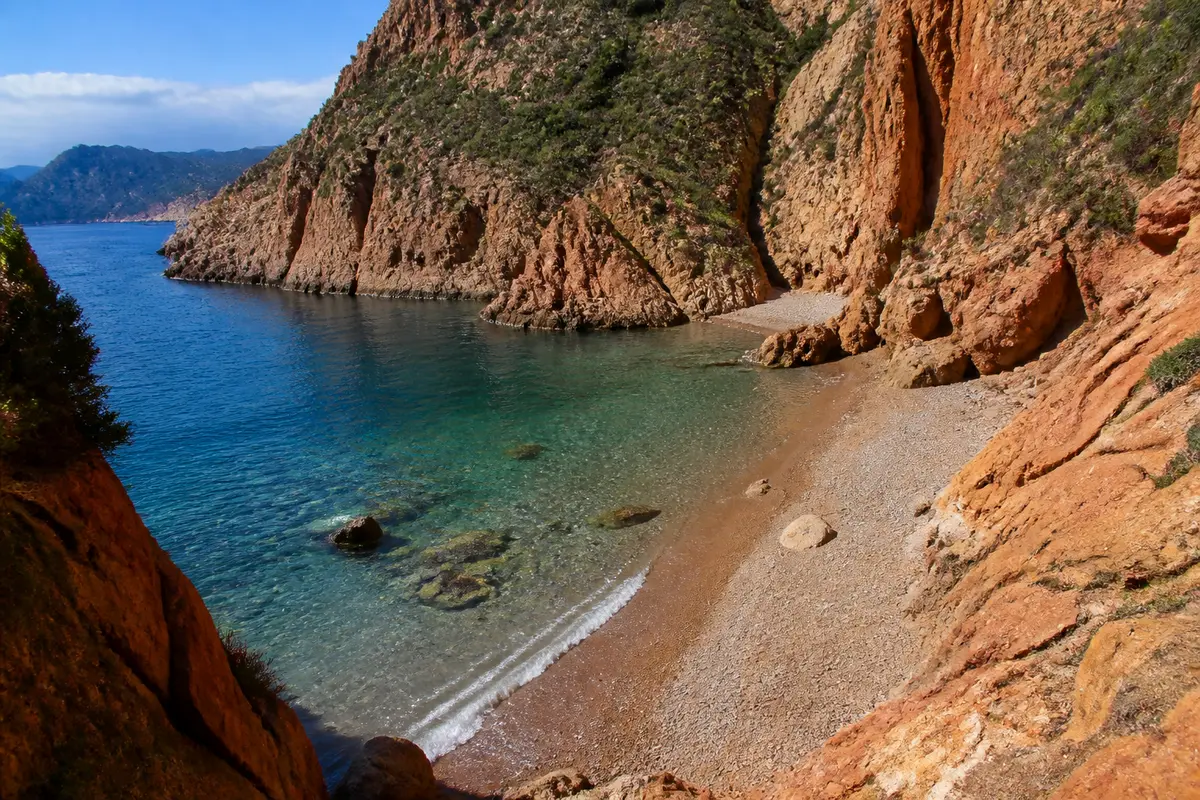 Plage de Ficaghjola à Piana : guide, accès et charme naturel